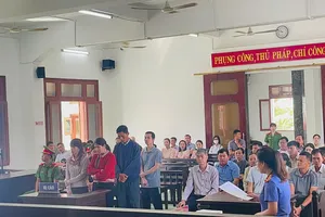 Cựu chủ tịch xã cùng nữ kế toán lãnh án vì bắt tay tham ô