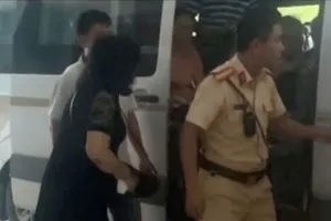 CSGT mở đường hỗ trợ người bị đột quỵ đến bệnh viện kịp thời