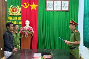 Nam thanh niên dụ dỗ bé gái vào căn chòi để làm bậy