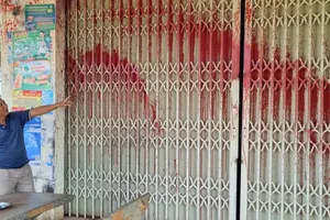 Một gia đình 5 năm sống trong sợ hãi sau khi đi tố cáo 