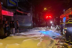 Chủ đi vắng, căn nhà 5 tầng bất ngờ bốc cháy