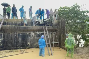Nơi hàng trăm hộ dân bị cô lập ở Đắk Lắk: Nhìn đâu cũng thấy sạt lở