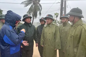 Phó Thủ tướng Hồ Quốc Dũng: Kể cả dùng trực thăng, phải sơ tán dân trước khi trời tối