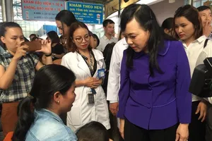 Bộ trưởng Y tế: 'Con bị nhiễm sởi là trách nhiệm của cha mẹ!'