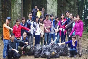 Thú vị trào lưu 'thách thức dọn rác' gây bão mạng thế giới