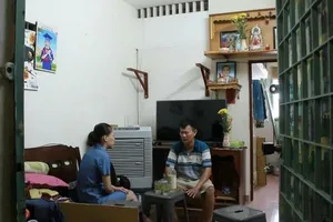 Nỗi lo trước ngày di dời của cư dân chung cư 155 Bùi Viện 