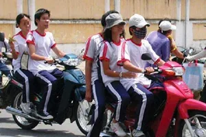 Người chưa đủ tuổi lái xe có bị phạt tiền?