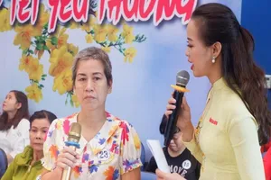 Trao 50 phần quà tết cho công nhân khó khăn