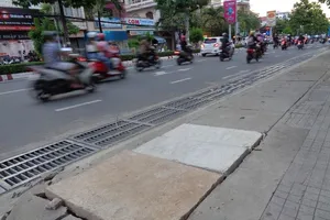 Đã thay nắp mương hỏng