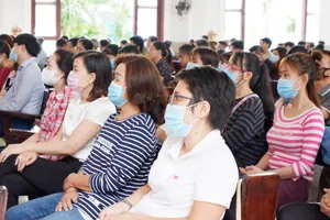 Đón Noel, nhà thờ, giáo dân tuân thủ phòng COVID-19