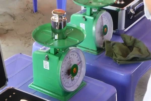 Từ vụ cân gian hải sản ở Mũi Né: Bán hàng thiếu, bị xử lý sao?