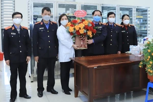 VKSND Tối cao chúc mừng ngày Thầy thuốc Việt Nam 27-2