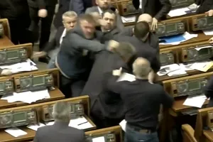 Quốc hội Ukraine phải dừng họp trong ngày 20-12 vì cuộc ẩu đả. Ảnh: NBC