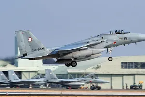 Một chiếc F-15 cất cánh từ căn cứ của Lực lượng Phòng vệ Nhật ở tỉnh Ibaraki. Ảnh: NIKKEI ASIAN REVIEW