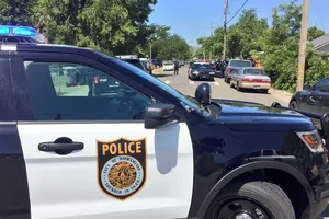 Mỹ: Một phụ nữ gốc Việt tử vong sau khi rơi khỏi xe đang chạy 