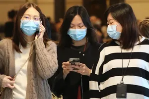 Dân mạng Trung Quốc: ‘Cắt khẩu trang để tránh bị bán lại'