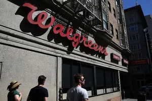 Chi 7,5 triệu USD dàn xếp vụ dùng dược sĩ gốc Việt giả danh 