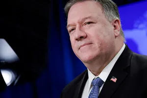 Mỹ nói với Trung Quốc: Không phải lúc loan tin sai về COVID-19