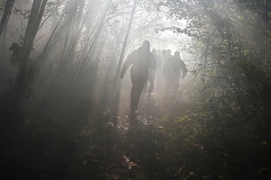 Dọn vào rừng để tránh dịch COVID-19