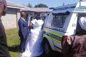 Vi phạm phong tỏa, cô dâu, chú rể xộ khám ngay ngày đám cưới 