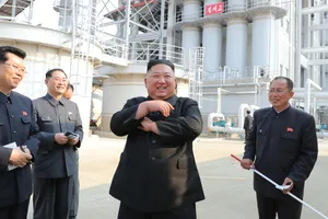 Chùm ảnh: Ông Kim Jong-un lần đầu tái xuất sau 20 ngày