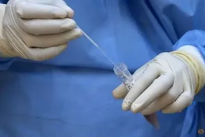 Dược sĩ tử vong vì uống thuốc tự chế trị COVID-19