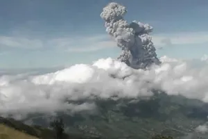 Indonesia: Núi lửa Merapi phun trào, tung khói bụi cao 6.000 m