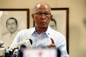 Biển Đông:Philippines chọn cân bằng quan hệ với Mỹ, Trung Quốc