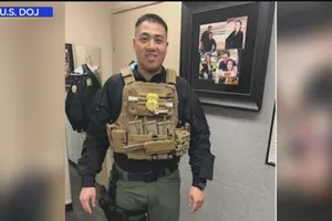 Giả mạo nhân viên an ninh Mỹ, người gốc Việt đối mặt 3 năm tù 