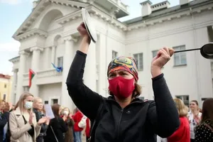 10.000 phụ nữ khua xoong, nồi đòi Tổng thống Belarus từ chức