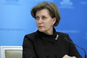 Người Nga phải kiêng rượu 2 tháng khi tiêm vaccine Spunik V?