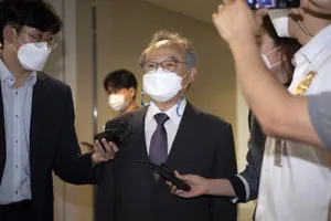 Tấn công tình dục 2 nữ nhân viên, cựu thị trưởng Busan lãnh 3 năm tù