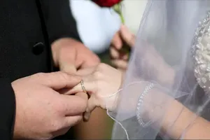 Kết hôn giả lấy 20.000 USD, một người gốc Việt ở Mỹ đối mặt án tù chục năm