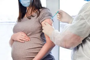 CDC Mỹ tiếp tục khuyến khích thai phụ tiêm ngừa COVID-19