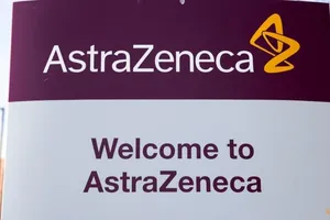 Cơ quan dược phẩm châu Âu bắt đầu rà soát sớm thuốc trị COVID-19 của AstraZeneca