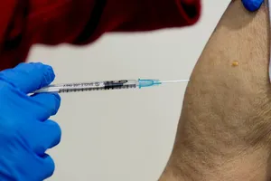 Một người đàn ông Đức nghi tiêm đến 90 mũi vaccine ngừa COVID-19