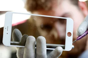 Pháp ra lệnh ngừng bán iPhone 12 do bức xạ quá ngưỡng cho phép