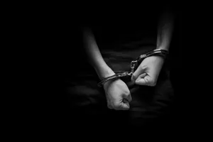 6 tháng quấy rối con gái, mẹ bị phạt tù nửa năm