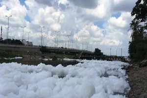 Làm rõ hiện tượng bọt trắng khiến dân hoang mang