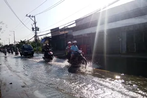  Không tăng công suất bơm, hết 10.000 tỉ vẫn còn ngập