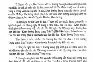 Xưng phóng viên, buộc người được khen thưởng đóng tiền