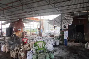 Bắt cơ sở ô nhiễm ở “điểm nóng” Long An