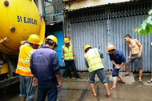 Bất ngờ nguyên nhân làm ngập cả phố suốt hai ngày