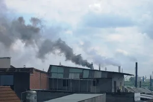 Nhiều cơ sở ô nhiễm tự tháo niêm phong, hoạt động tiếp