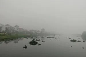  Sài Gòn âm u, do mù khô hay mù ướt?