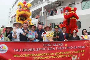 Đón chuyến tàu biển châu Âu xông đất đầu năm