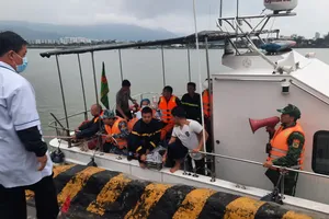 Cứu sống nam du khách rơi xuống hố sâu khi phượt đèo Hải Vân