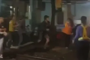 Điều tra vụ nhân viên gác chắn tàu bị nhóm người hành hung