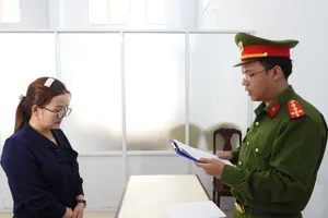 Học nails nhưng nói dối 'đi bồi dưỡng chính trị' để lừa tiền người tình 