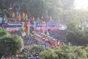 Hàng nghìn người về Đà Nẵng dự Lễ hội Quán Thế Âm 2023